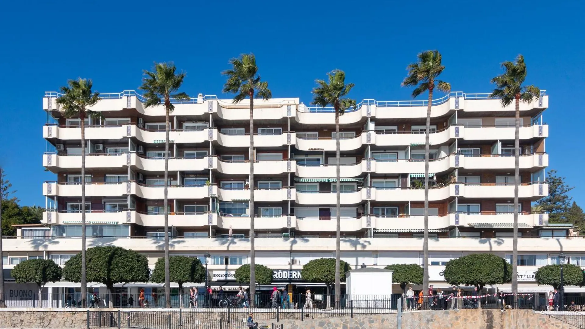 Apartment Facing The Sea And Marina Marbella