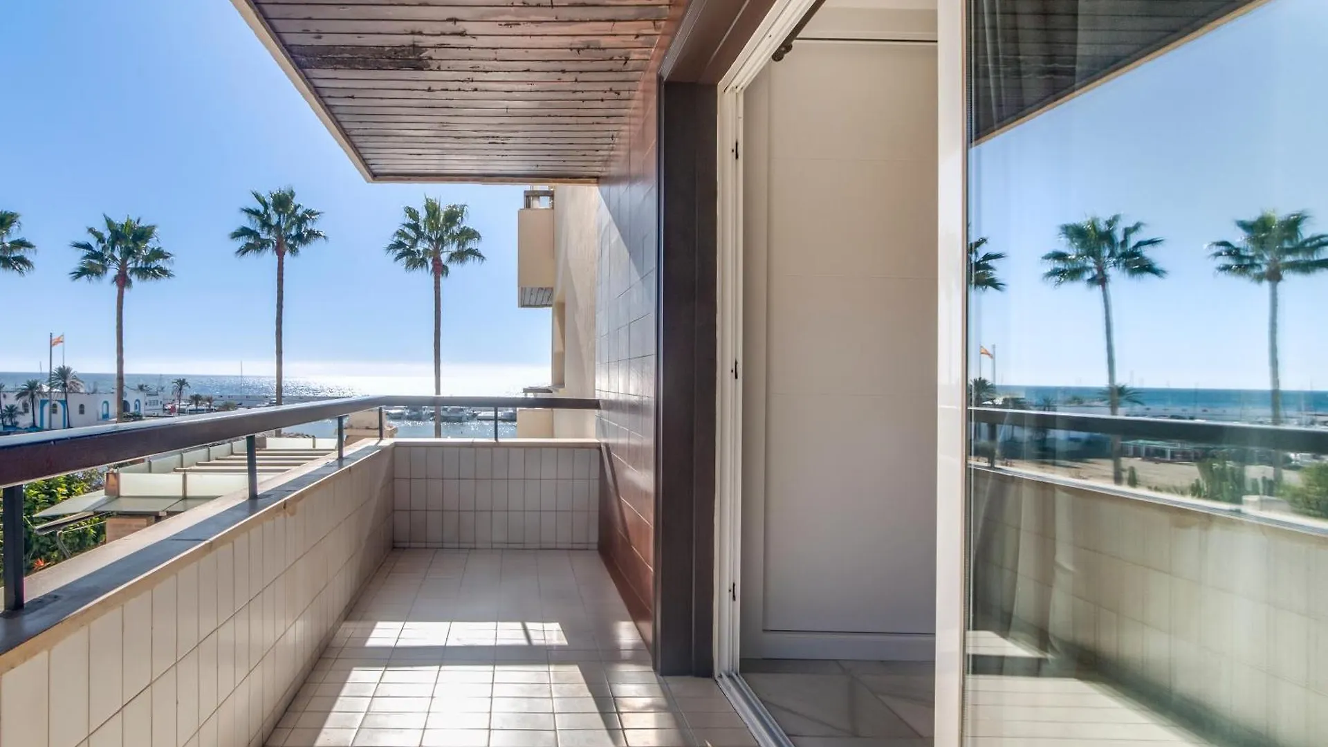 Apartment Facing The Sea And Marina Marbella